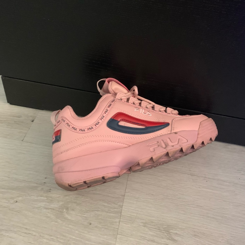 pink fila disruptors